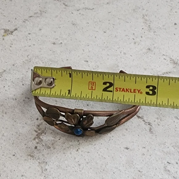 Vintage copper & brass floral cuff bracelet with blue turquoise stone - Picture 6 of 9